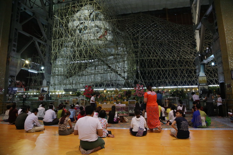 Reclining Buddha in Yangon